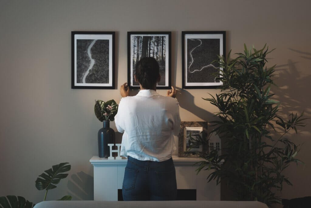 woman thinking if choose Oversized Piece or a Gallery Wall